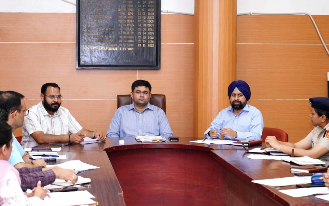ਜ਼ਿਲ੍ਹਾ ਆਫ਼ਤ ਪ੍ਰਬੰਧਨ ਅਥਾਰਟੀ ਨੇ ਵਿਆਪਕ ਸਮੀਖਿਆ ਮੀਟਿੰਗ ਕੀਤੀ