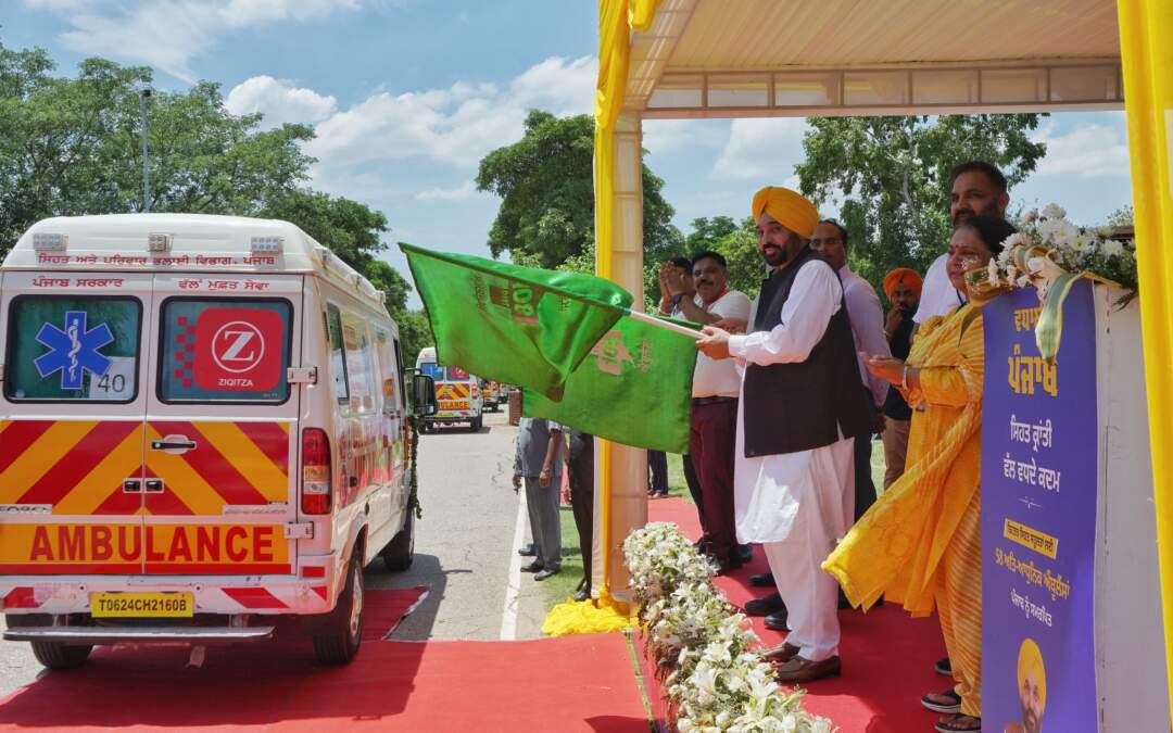 ਮਿਆਰੀ ਸਿਹਤ ਸਹੂਲਤਾਂਃ ਮੁੱਖ ਮੰਤਰੀ ਨੇ 58 ਹਾਈਟੈੱਕ ਐਂਬੂਲੈਂਸਾਂ ਨੂੰ ਹਰੀ ਝੰਡੀ ਦਿਖਾ ਕੇ ਰਵਾਨਾ ਕੀਤਾ