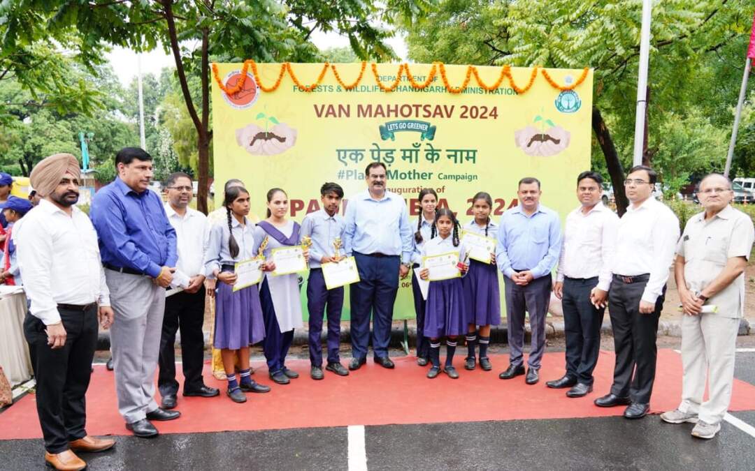 ਪ੍ਰਸ਼ਾਸਕ ਦੇ ਸਲਾਹਕਾਰ, ਸ਼੍ਰੀ ਰਾਜੀਵ ਵਰਮਾ, ਆਈ.ਏ.ਐਸ, ਪੌਧ ਮੇਲੇ ਦਾ ਉਦਘਾਟਨ ਕਰਦੇ ਹੋਏ