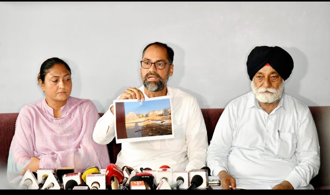 ਆਮ ਆਦਮੀ ਪਾਰਟੀ ਨੇ ਕਾਂਗਰਸ ਉਮੀਦਵਾਰ ਸੁਰਿੰਦਰ ਕੌਰ ਦੇ ਬੇਟੇ ‘ਤੇ ਜ਼ਮੀਨ ਘੁਟਾਲੇ ਦੇ ਲਾਏ ਦੋਸ਼