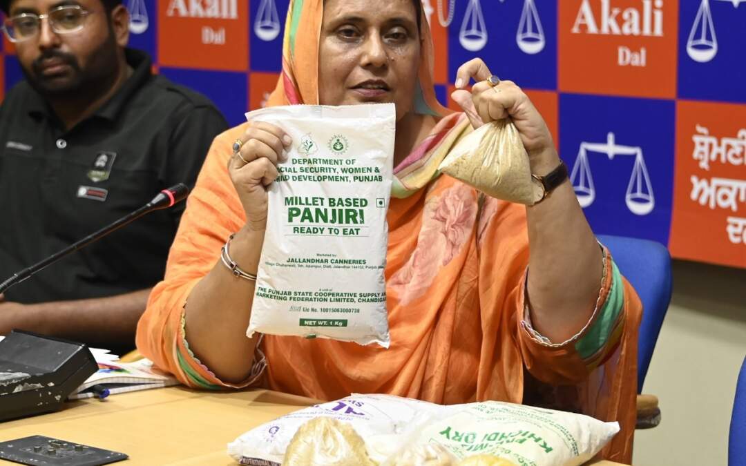 ਇਸਤਰੀ ਅਕਾਲੀ ਦਲ ਦੀ ਪ੍ਰਧਾਨ ਬੀਬੀ ਹਰਗੋਬਿੰਦ ਕੌਰ ਨੇ ਆਮ ਆਦਮੀ ਪਾਰਟੀ ’ਤੇ ਆਂਗਣਵਾੜੀ ਵਰਕਰਾਂ ਰਾਹੀਂ ਵੰਡਣ ਲਈ ਘਟੀਆ ਖਾਦ ਸਮੱਗਰੀ ਦੀ ਸਪਲਾਈ ਕਰਕੇ ਵੱਡੇ ਪੱਧਰ ’ਤੇ ਭ੍ਰਿਸ਼ਟਾਚਾਰ ’ਚ ਲਿਪਤ ਹੋਣ ਦਾ ਦੋਸ਼ ਲਾਇਆ