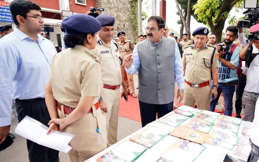 ਸਮੇਂ ਸਿਰ ਨਿਆਂ ਪ੍ਰਦਾਨ ਕਰਨ ਨੂੰ ਯਕੀਨੀ ਬਣਾਉਣ ਲਈ ਤਿੰਨ ਨਵੇਂ ਅਪਰਾਧਿਕ ਕਾਨੂੰਨ ਅੱਜ ਦੇਸ਼ ਭਰ ਵਿੱਚ ਲਾਗੂ ਕੀਤੇ ਗਏ ਹਨ।