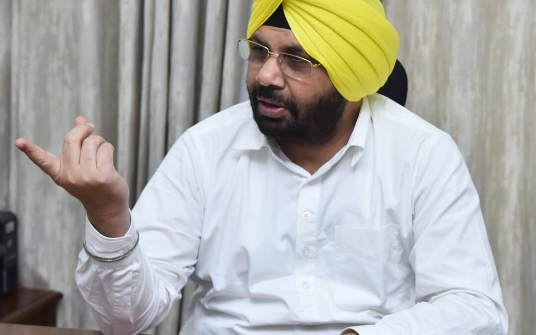 ਲੋਕ ਨਿਰਮਾਣ ਮੰਤਰੀ ਹਰਭਜਨ ਸਿੰਘ ਈਟੀਓ ਨੇ ਕੌਮੀ ਸ਼ਾਹਮਰਗਾਂ ਦੇ ਕਾਰਜ਼ਾਂ ਦੀ ਪ੍ਰਗਤੀ ਦਾ ਲਿਆ ਜਾਇਜ਼ਾ