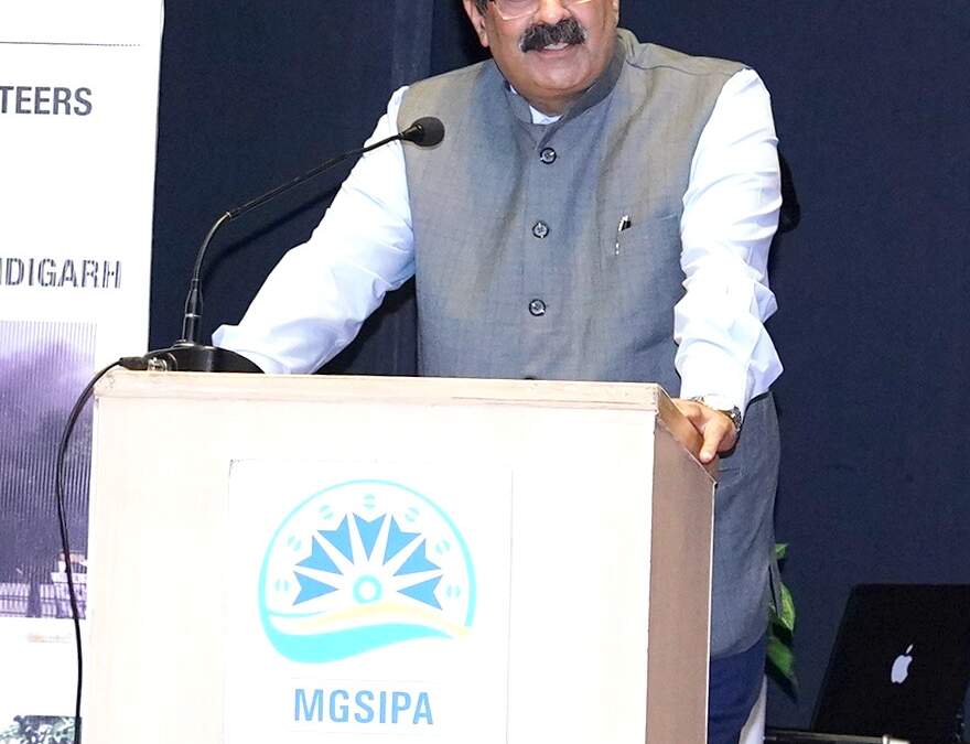 ਪ੍ਰਸ਼ਾਸਕ ਦੇ ਸਲਾਹਕਾਰ ਸ਼. ਰਾਜੀਵ ਵਰਮਾ ਨੇ ਸਿਖਲਾਈ ਪ੍ਰਾਪਤ ਆਪਦਾ ਮਿੱਤਰ ਵਲੰਟੀਅਰਾਂ ਨੂੰ ਐਮਰਜੈਂਸੀ ਰਿਸਪਾਂਸ ਕਿੱਟਾਂ ਵੰਡੀਆਂ