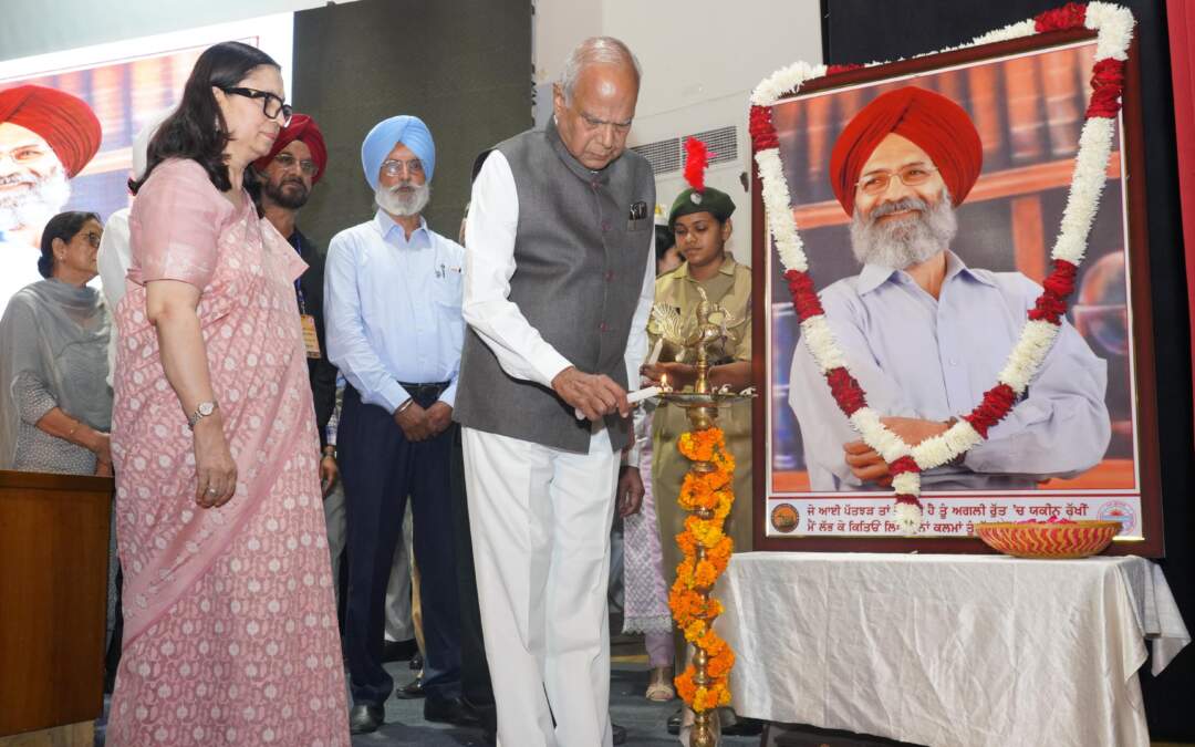 ਪੰਜਾਬ ਦੇ ਰਾਜਪਾਲ ਅਤੇ ਪ੍ਰਸ਼ਾਸਕ ਯੂਟੀ ਚੰਡੀਗੜ੍ਹ ਨੇ ਮਰਹੂਮ ਪਦਮ ਸ਼੍ਰੀ ਸੁਰਜੀਤ ਪਾਤਰ ਨੂੰ ਸ਼ਰਧਾਂਜਲੀ ਭੇਟ ਕੀਤੀ।