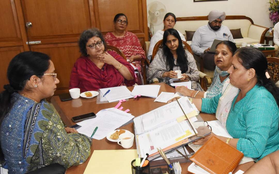 ਡਾ. ਬਲਜੀਤ ਕੌਰ ਨੇ ਵੱਖ-ਵੱਖ ਆਂਗਣਵਾੜੀ ਯੂਨੀਅਨਾਂ ਨਾਲ ਕੀਤੀਆਂ ਮੀਟਿੰਗਾਂ