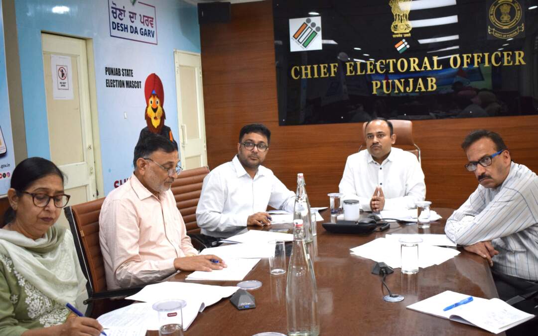 ਪੰਜਾਬ ਦੇ ਮੁੱਖ ਚੋਣ ਅਧਿਕਾਰੀ ਵੱਲੋਂ ਜਲੰਧਰ ਦੇ ਡਿਪਟੀ ਕਮਿਸ਼ਨਰ, ਪੁਲਿਸ ਕਮਿਸ਼ਨਰ ਅਤੇ ਐੱਸਐੱਸਪੀ ਨਾਲ ਚੋਣ ਤਿਆਰੀਆਂ ਨੂੰ ਲੈ ਕੇ ਮੀਟਿੰਗ