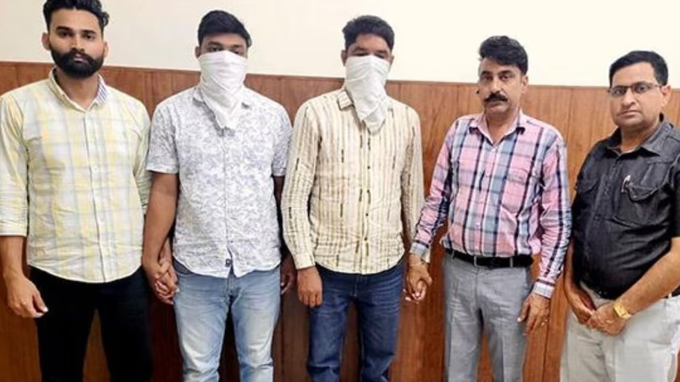 1,00,000 ਰੁਪਏ ਰਿਸ਼ਵਤ ਲੈਂਦੇ ਪਨਸਪ ਦੇ ਦੋ ਇੰਸਪੈਕਟਰ ਵਿਜੀਲੈਂਸ ਬਿਊਰੋ ਵੱਲੋਂ ਕਾਬੂ