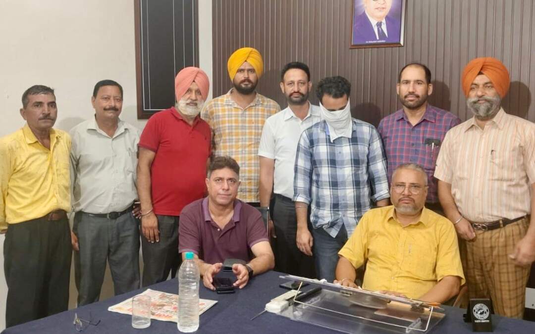 4,000 ਰੁਪਏ ਰਿਸ਼ਵਤ ਲੈਂਦਾ ਪਟਵਾਰੀ ਵਿਜੀਲੈਂਸ ਬਿਊਰੋ ਵੱਲੋਂ ਕਾਬੂ