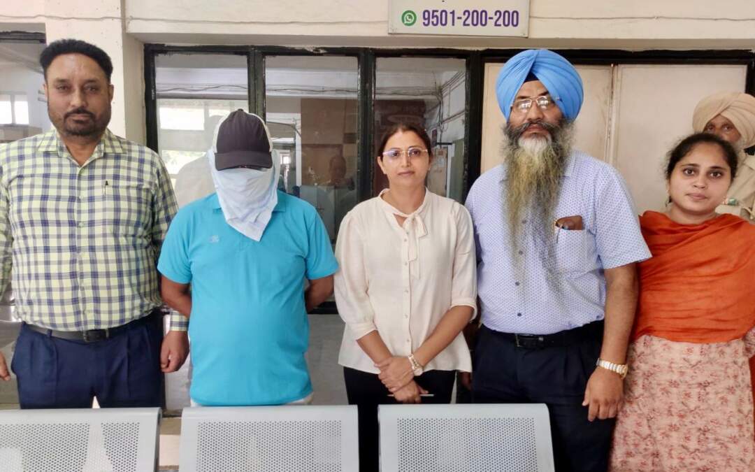 ਜਲੰਧਰ ਇੰਪਰੂਵਮੈਂਟ ਟਰੱਸਟ ਲਈ ਜ਼ਮੀਨ ਪ੍ਰਾਪਤੀ ਘੁਟਾਲੇ ਵਿੱਚ 5,49,18,523 ਰੁਪਏ ਦਾ ਘਪਲਾ ਕਰਨ ਦੇ ਦੋਸ਼ ਹੇਠ ਸੇਵਾਮੁਕਤ ਪੀ.ਸੀ.ਐਸ. ਅਧਿਕਾਰੀ ਇਕਬਾਲ ਸਿੰਘ ਸੰਧੂ ਵਿਜੀਲੈਂਸ ਬਿਊਰੋ ਵੱਲੋਂ ਗ੍ਰਿਫ਼ਤਾਰ