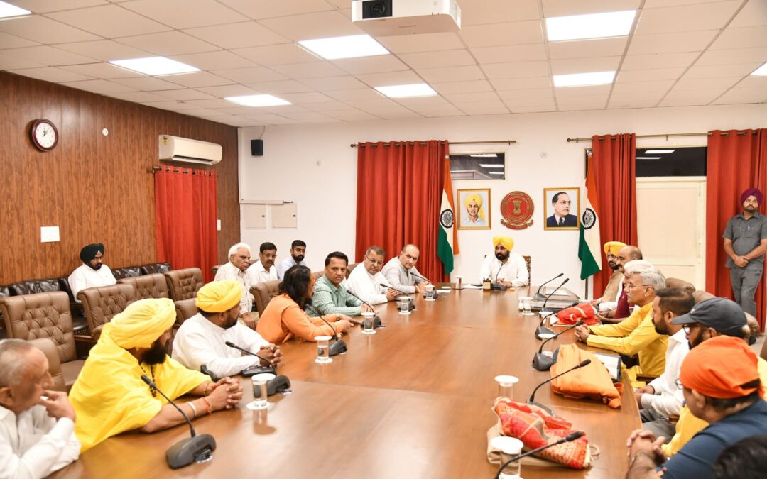 ਖੰਨਾ ਮੰਦਰ ਮਾਮਲਾ: ਮੰਦਰ ਕਮੇਟੀ ਅਤੇ ਹਿੰਦੂ ਸੰਗਠਨਾਂ ਦੇ ਨੁਮਾਇੰਦਿਆਂ ਨੇ ਮੁੱਖ ਮੰਤਰੀ ਭਗਵੰਤ ਮਾਨ ਨਾਲ ਕੀਤੀ ਮੁਲਾਕਾਤ, ਕੀਤਾ ਧੰਨਵਾਦ