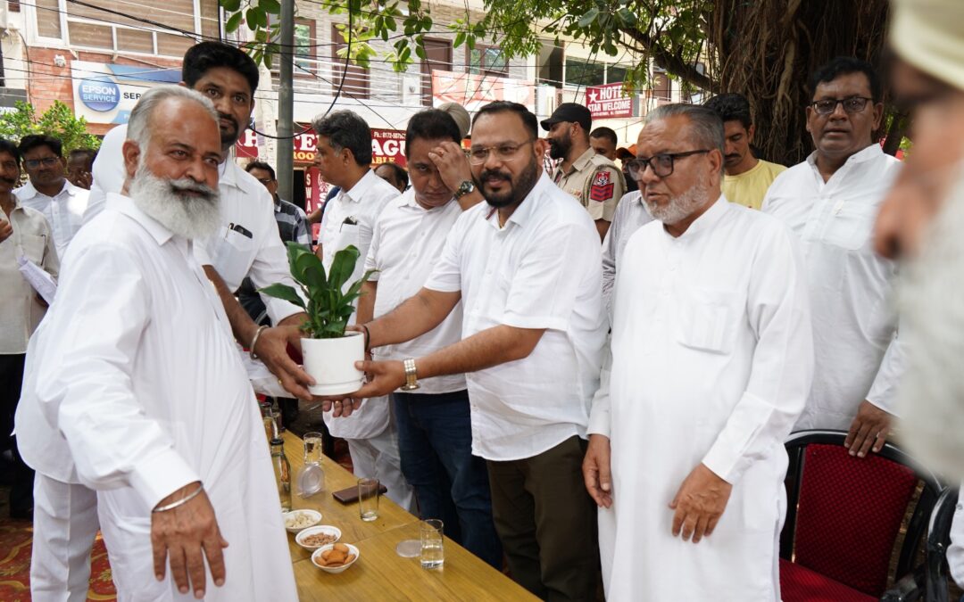 ਮਨੀਸ਼ ਤਿਵਾੜੀ ਪਿੰਡ ਅਟਾਵਾ ਵਿਖੇ ਵੱਖ-ਵੱਖ ਵਿਕਾਸ ਕਾਰਜ ਲੋਕਾਂ ਨੂੰ ਸਮਰਪਿਤ ਕਰਦੇ ਹੋਏ