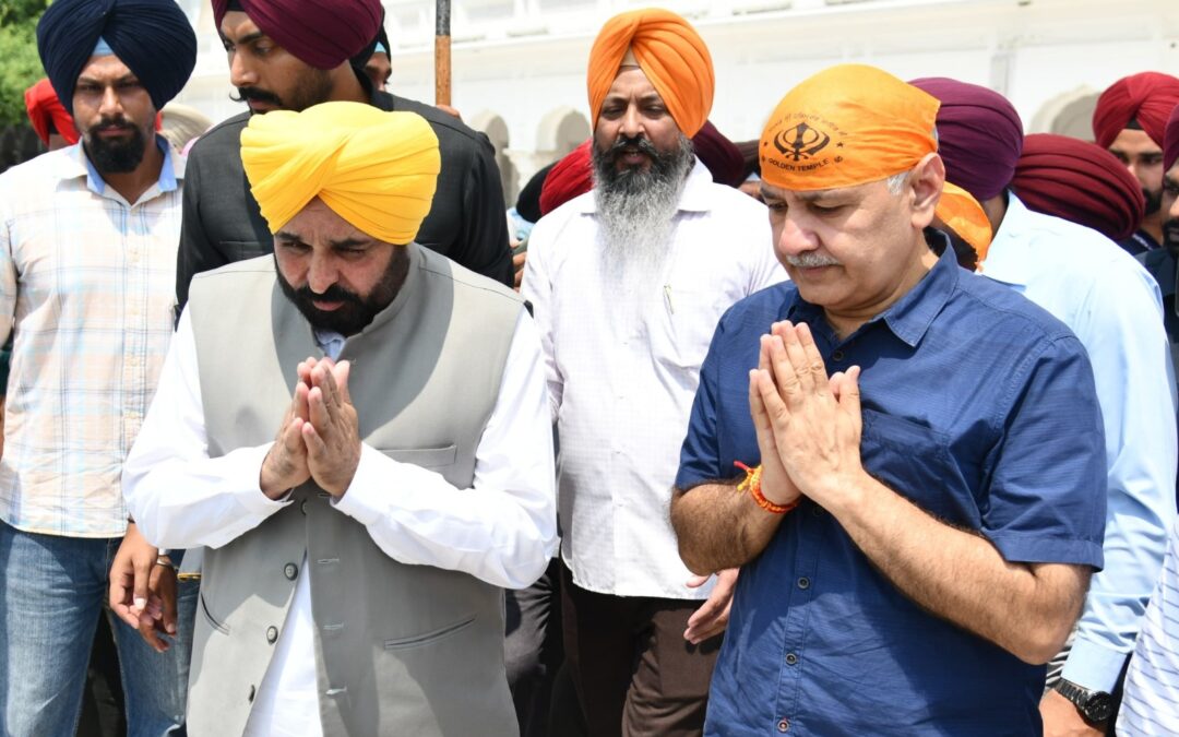 ਮਨੀਸ਼ ਸਿਸੋਦੀਆ ਨੇ ਪਰਿਵਾਰ ਸਮੇਤ ਸ੍ਰੀ ਦਰਬਾਰ ਸਾਹਿਬ ਅਤੇ ਦੁਰਗਿਆਣਾ ਮੰਦਿਰ ਵਿਖੇ ਟੇਕਿਆ ਮੱਥਾ