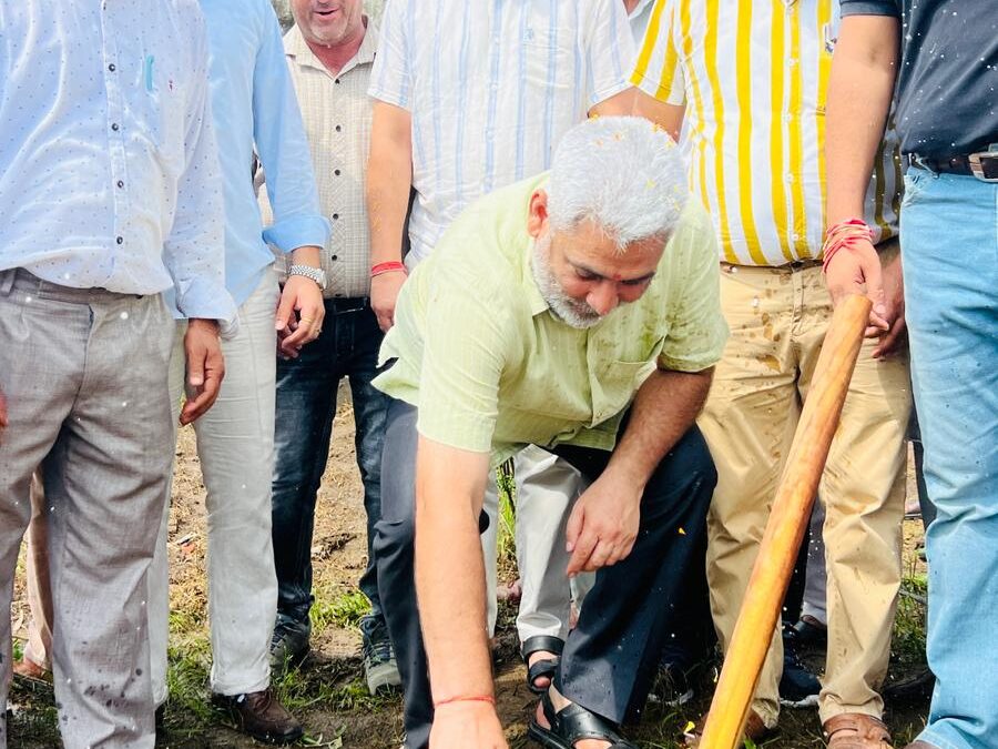 ਕੈਬਨਿਟ ਮੰਤਰੀ ਲਾਲ ਚੰਦ ਕਟਾਰੂਚੱਕ ਨੇ ਪਿੰਡ ਭਨਵਾਲ ਅੰਦਰ 70 ਲੱਖ ਰੁਪਏ ਦੀ ਲਾਗਤ ਵਾਲੀ ਵਾਟਰ ਸਪਲਾਈ ਪ੍ਰਣਾਲੀ ਦਾ ਰੱਖਿਆ ਨੀਹ ਪੱਥਰ