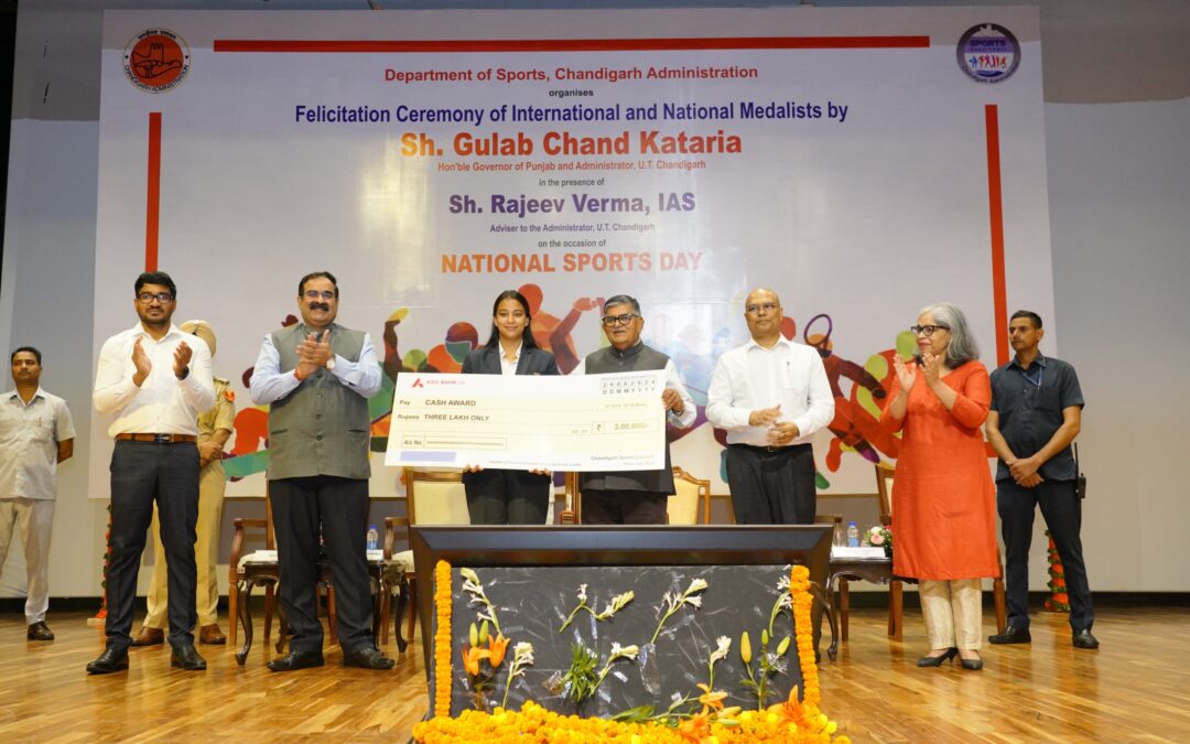 ਪੰਜਾਬ ਦੇ ਰਾਜਪਾਲ ਅਤੇ ਪ੍ਰਸ਼ਾਸਕ ਯੂਟੀ ਚੰਡੀਗੜ੍ਹ ਨੇ ਚੰਡੀਗੜ੍ਹ ਦੇ ਅੰਤਰਰਾਸ਼ਟਰੀ ਅਤੇ ਰਾਸ਼ਟਰੀ ਤਮਗਾ ਜੇਤੂਆਂ ਦਾ ਸਨਮਾਨ ਕੀਤਾ।