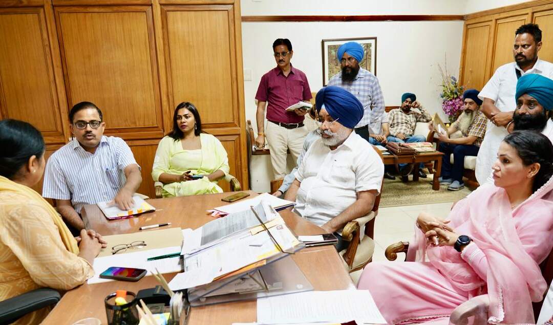 ਸਮਾਜਿਕ ਨਿਆਂ ਮੰਤਰੀ ਡਾ. ਬਲਜੀਤ ਕੌਰ ਵੱਲੋਂ ‘ਰਿਜ਼ਰਵੈਸ਼ਨ ਚੋਰ ਫੜੋ ਮੋਰਚਾ’ ਦੇ ਨੁਮਾਇੰਦਿਆਂ ਨਾਲ ਮੀਟਿੰਗ