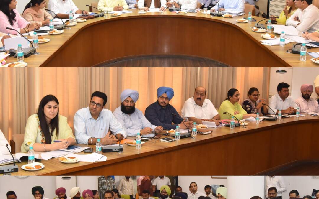 ਲੋਕ ਨਿਰਮਾਣ ਮੰਤਰੀ ਹਰਭਜਨ ਸਿੰਘ ਈਟੀਓ ਵੱਲੋਂ ਐਸ.ਡੀ.ਐਮਜ਼ ਅਤੇ ਡੀ.ਆਰ.ਓਜ਼ ਨਾਲ ਮੀਟਿੰਗ; ਕੌਮੀ ਸ਼ਾਹਮਾਰਗਾ ਲਈ ਜ਼ਮੀਨ ਪ੍ਰਾਪਤੀ ਦੀ ਪ੍ਰਗਤੀ ਦੀ ਕੀਤੀ ਸਮੀਖਿਆ