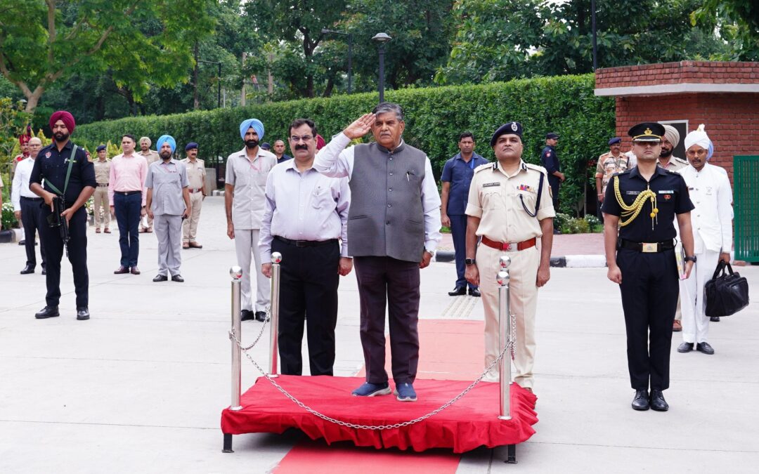 ਪੰਜਾਬ ਦੇ ਰਾਜਪਾਲ ਅਤੇ ਪ੍ਰਸ਼ਾਸਕ ਯੂਟੀ ਚੰਡੀਗੜ੍ਹ ਨੇ ਸੈਕਟਰ 9 ਦੇ ਸਕੱਤਰੇਤ ਦਾ ਦੌਰਾ ਕੀਤਾ