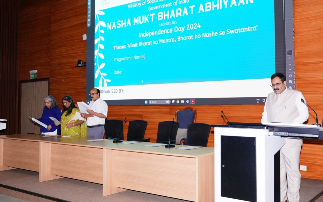 ਨਸ਼ਾ ਮੁਕਤ ਭਾਰਤ ਅਭਿਆਨ ਦੇ ਤਹਿਤ ਸਮੂਹਿਕ ਸਹੁੰ ਚੁੱਕਦਾ ਹੈ।