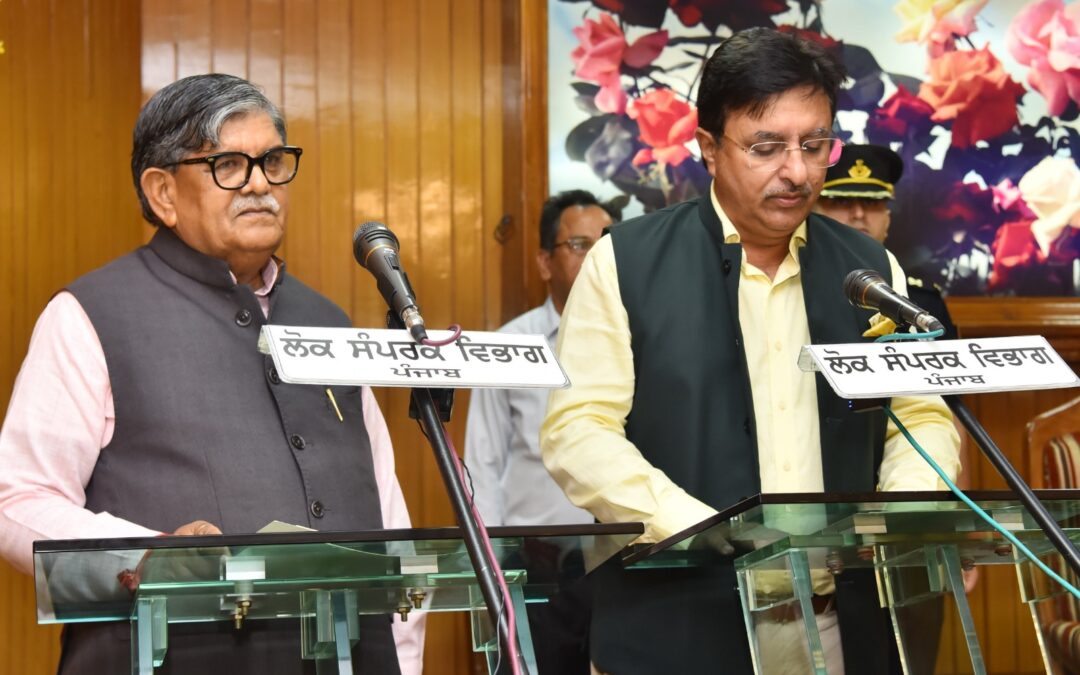 ਪੰਜਾਬ ਦੇ ਰਾਜਪਾਲ ਗੁਲਾਬ ਚੰਦ ਕਟਾਰੀਆ ਨੇ ਤਿੰਨ ਨਵੇਂ ਰਾਜ ਸੂਚਨਾ ਕਮਿਸ਼ਨਰਾਂ ਨੂੰ ਅਹੁਦੇ ਦੀ ਸਹੁੰ ਚੁਕਾਈ