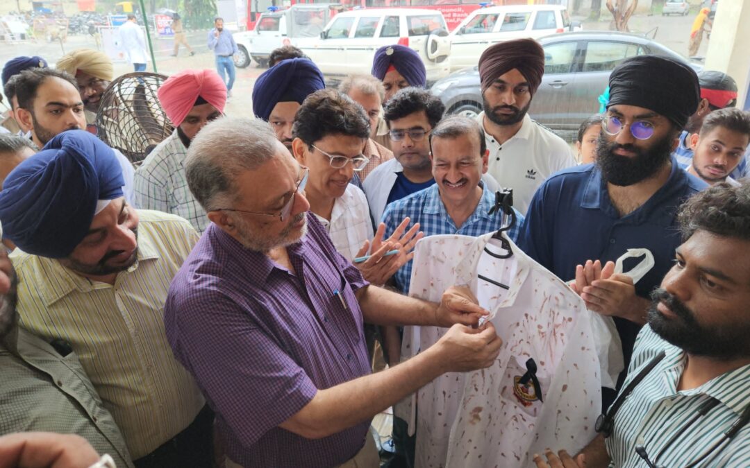 ਸਿਹਤ ਮੰਤਰੀ ਡਾ.ਬਲਬੀਰ ਸਿੰਘ ਪਟਿਆਲਾ ਦੇ ਰਾਜਿੰਦਰਾ ਹਸਪਤਾਲ ਅਤੇ ਡਾ. ਇੰਦਰਵੀਰ ਸਿੰਘ ਨਿੱਝਰ ਅੰਮ੍ਰਿਤਸਰ ਮੈਡੀਕਲ ਕਾੱਲੇਜ ਪ੍ਰਦਰਸ਼ਨ ‘ਚ ਹਿੱਸਾ ਲੈਣ ਪਹੁੰਚੇ