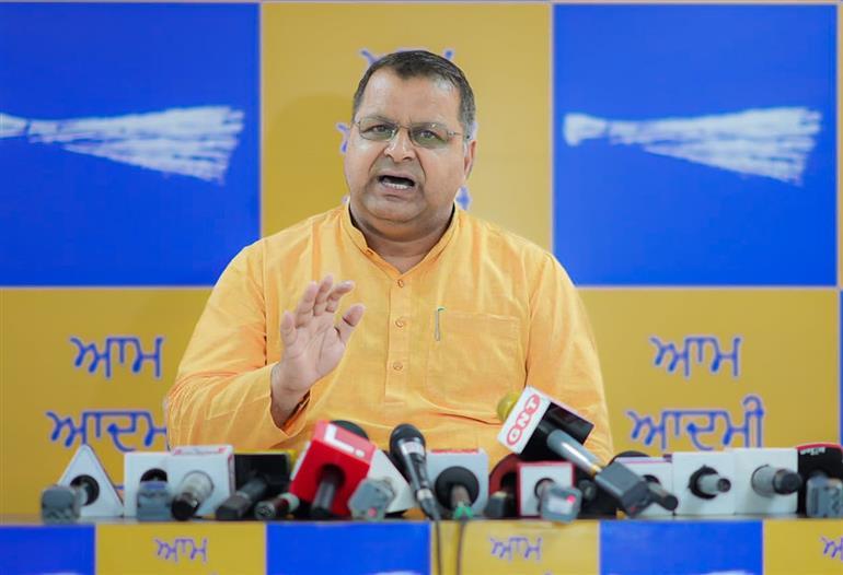 ਕੰਗਨਾ ਰਣੌਤ ਦੇ ਬਿਆਨ ਤੋਂ ਭਾਜਪਾ ਦੀ ਦੂਰੀ ਮਹਿਜ਼ ਇੱਕ ਦਿਖਾਵਾ ਹੈ, ਭਾਜਪਾ ਕਿਸਾਨ ਵਿਰੋਧੀ ਪਾਰਟੀ ਹੈ: ਨੀਲ ਗਰਗ