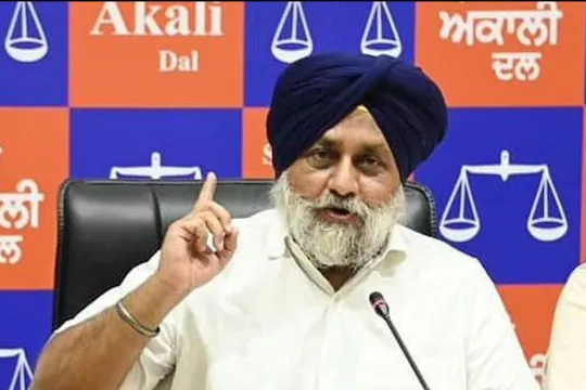 ਅਰਵਿੰਦ ਕੇਜਰੀਵਾਲ 10 ਮੁੱਖ ਵਿਭਾਗਾਂ ਦੀ ਵਾਗਡੋਰ ਆਪਣੇ ਹੱਥਾਂ ਵਿੱਚ ਲੈ ਕੇ ਪੰਜਾਬ ਨੂੰ ਈਸਟ ਇੰਡੀਆ ਕੰਪਨੀ ਵਾਂਗ ਚਲਾਉਣ ਦੀ ਕੋਸ਼ਿਸ਼ ਕਰ ਰਹੇ ਹਨ: ਅਕਾਲੀ ਦਲ