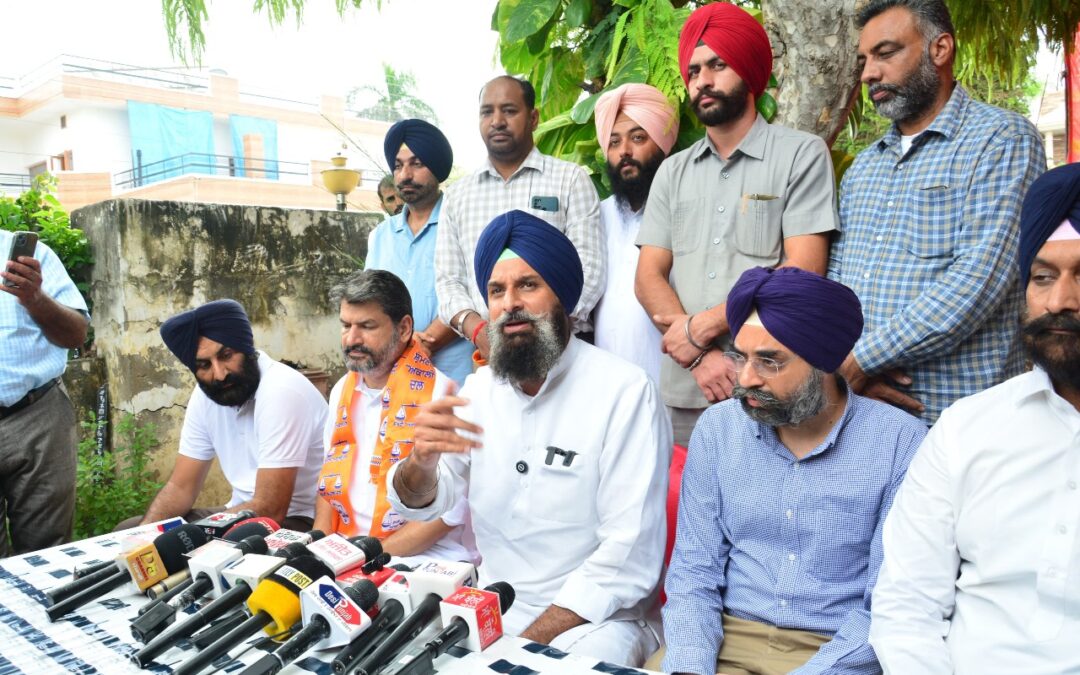 ਮੁੱਖ ਮੰਤਰੀ ਨੇ ਦਿੱਲੀ ਤੋਂ ਚੰਡੀਗੜ੍ਹ ਆਉਣ ਵੇਲੇ ਚਾਰਟਡ ਫਲਾਈਟ ਵਿਚ ਗੈਰ ਕਾਨੂੰਨੀ ਤੌਰ ’ਤੇ ਸ਼ਰਾਬ ਪੀਤੀ: ਬਿਕਰਮ ਸਿੰਘ ਮਜੀਠੀਆ