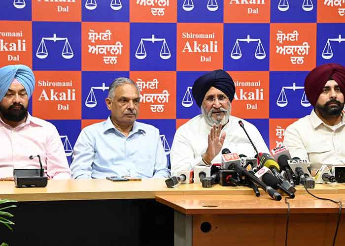 ਅਕਾਲੀ ਦਲ ਨੇ ਪੰਚਾਇਤ ਚੋਣਾਂ ਦੇ ਮੱਦੇਨਜ਼ਰ ਆਪ ਸਰਕਾਰ ਦੇ ਖਿਲਾਫ ਚਲ ਰਹੇ ’ਧਰਨੇ’ ਕੀਤੇ ਮੁਲਤਵੀ
