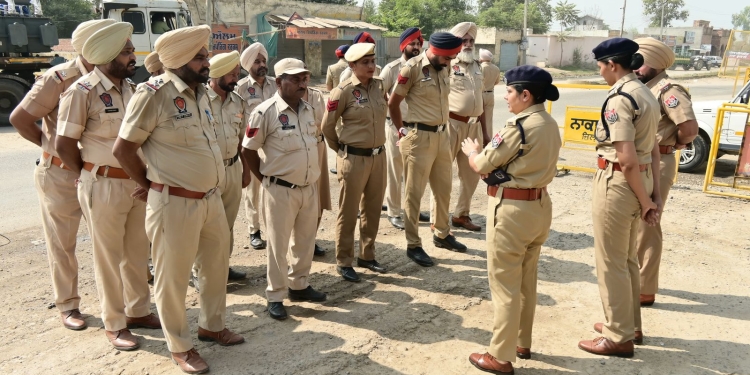 ਆਪ੍ਰੇਸ਼ਨ ਸੀਲ-8: ਗੁਆਂਢੀ ਰਾਜਾਂ ’ਚ ਹੋਣ ਵਾਲੀਆਂ ਵਿਧਾਨ ਸਭਾ ਮੱਦੇਨਜ਼ਰ ਪਹਿਲਾਂ, ਪੰਜਾਬ ਪੁਲਿਸ ਨੇ ਨਸ਼ਾ ਤਸਕਰਾਂ ਅਤੇ ਸ਼ਰਾਬ ਤਸਕਰਾਂ ਵਿਰੁੱਧ ਸ਼ਿਕੰਜਾ ਕੱਸਿਆ