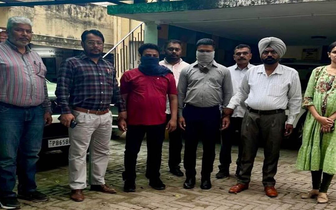 ਪਾਲਿਸੀ ਰਿਕਾਰਡ ਨੂੰ ਗੁੰਮ ਕਰਨ ਦੇ ਦੋਸ਼ ਹੇਠ ਵਿਜੀਲੈਂਸ ਬਿਊਰੋ ਵੱਲੋਂ ਨਗਰ ਨਿਗਮ ਲੁਧਿਆਣਾ ਦੇ ਦੋ ਕਲਰਕ ਗ੍ਰਿਫ਼ਤਾਰ