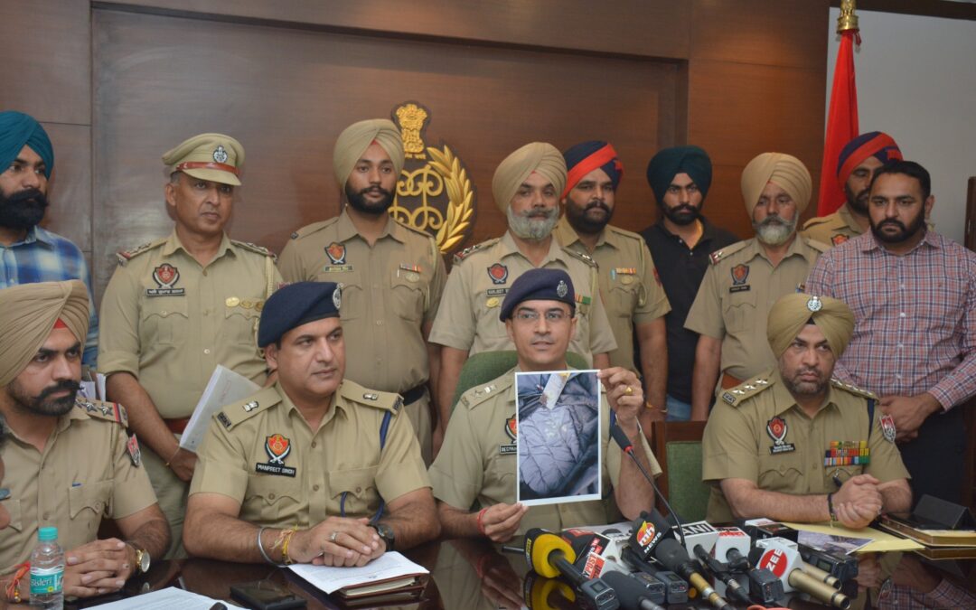 ਪੰਜਾਬ ਪੁਲਿਸ ਵੱਲੋਂ ਨਸ਼ਿਆਂ ਦੀ ਤਸਕਰੀ ਲਈ ਜੈਕਟਾਂ ਦੀ ਵਰਤੋਂ ਕਰਨ ਵਾਲੇ ਅੰਤਰਰਾਸ਼ਟਰੀ ਡਰੱਗ ਸਿੰਡੀਕੇਟ ਦਾ ਪਰਦਾਫਾਸ਼; 1.5 ਕਿਲੋ ਹੈਰੋਇਨ ਸਮੇਤ ਦੋ ਮੁਲਜ਼ਮ ਕਾਬੂ