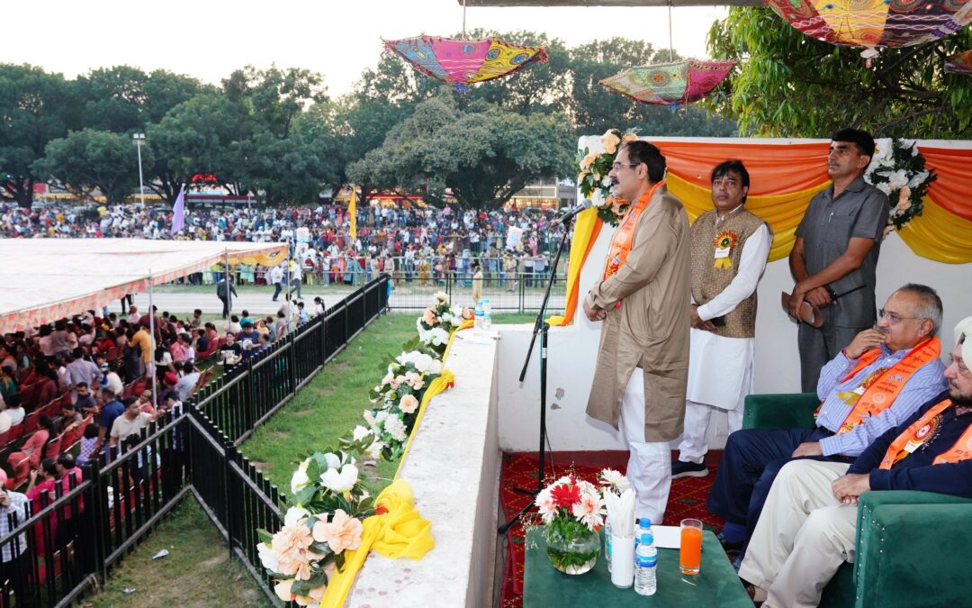 ਸ਼੍ਰੀ ਰਾਜੀਵ ਵਰਮਾ, ਪ੍ਰਸ਼ਾਸਕ ਦੇ ਸਲਾਹਕਾਰ, ਚੰਡੀਗੜ ਨੇ ਸ਼੍ਰੀ ਰਾਮ ਲੀਲਾ ਸੰਮਤੀ ਵੱਲੋਂ ਆਈਕਾਨਿਕ ਪਰੇਡ ਗਰਾਊਂਡ, ਸੈਕਟਰ 17, ਚੰਡੀਗੜ ਵਿਖੇ ਆਯੋਜਿਤ ਸ਼ਾਨਦਾਰ ਦੁਸਹਿਰਾ ਸਮਾਰੋਹ ਵਿੱਚ ਮੁੱਖ ਮਹਿਮਾਨ ਵਜੋਂ ਸ਼ਿਰਕਤ ਕੀਤੀ।