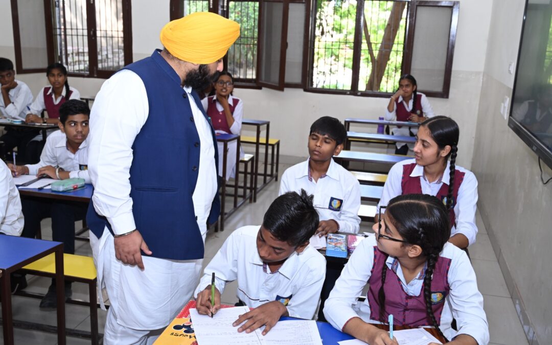 ਹਰਜੋਤ ਸਿੰਘ ਬੈਂਸ ਵੱਲੋਂ ਸਕੂਲ ਆਫ਼ ਐਮੀਨੈਂਸ ਡੇਰਾ ਬੱਸੀ ਅਤੇ ਆਈਟੀਆਈ ਲਾਲੜੂ ਦਾ ਦੌਰਾ