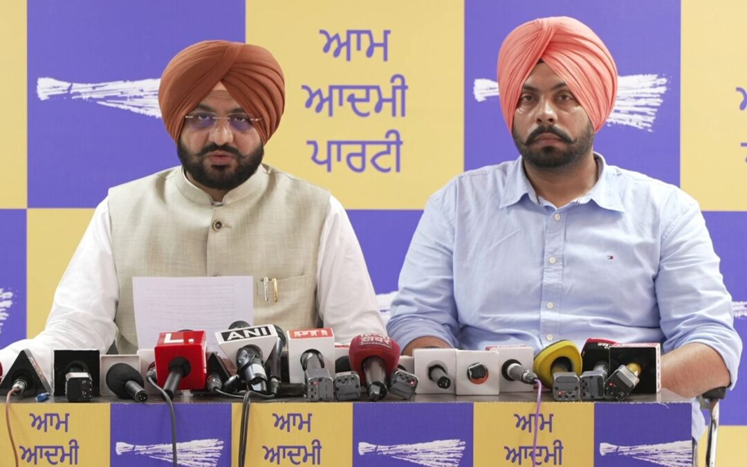 ‘ਆਪ’ ਨੇ ਪੰਜਾਬ ‘ਚ ਨਸ਼ਿਆਂ ਦਾ ਕਾਰੋਬਾਰ ਕਰਨ ਲਈ ਕਾਂਗਰਸ ਅਤੇ ਭਾਜਪਾ ‘ਤੇ ਬੋਲਿਆ ਹਮਲਾ,  ਕਿਹਾ- ਇਨ੍ਹਾਂ ਨੇ ਸਾਡੇ ਨੌਜਵਾਨਾਂ ਨੂੰ ਬਰਬਾਦ ਕਰ ਦਿੱਤਾ ਹੈ