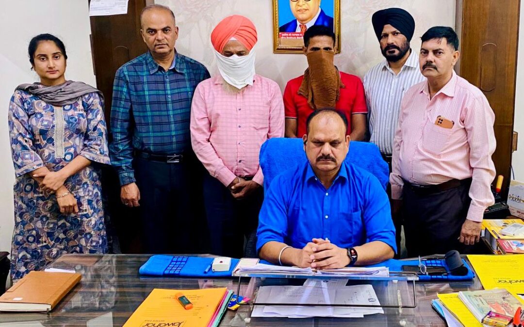 ਤਨਖਾਹਾਂ ਵਿੱਚ 36 ਲੱਖ ਰੁਪਏ ਦਾ ਘਪਲਾ ਕਰਨ ਦੇ ਦੋਸ਼ ਹੇਠ ਸੇਵਾਮੁਕਤ ਮੁੱਖ ਅਧਿਆਪਕ ਤੇ ਕਲਰਕ ਵਿਜੀਲੈਂਸ ਬਿਊਰੋ ਵੱਲੋਂ ਕਾਬੂ