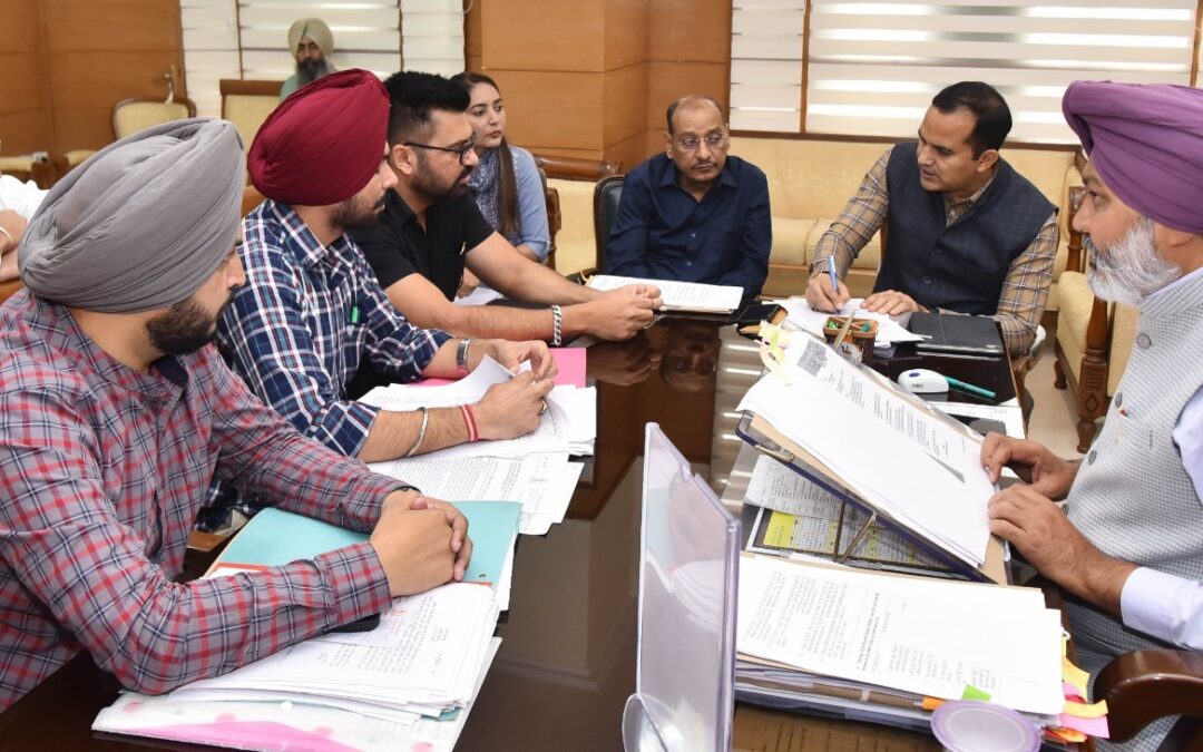 ਵਿੱਤ ਮੰਤਰੀ ਹਰਪਾਲ ਸਿੰਘ ਚੀਮਾ ਵੱਲੋਂ ਸਿੱਖਿਆ ਵਿਭਾਗ ਨੂੰ ਅਨਏਡਿਡ ਸਟਾਫ ਫਰੰਟ ਦੀਆਂ ਜਾਇਜ਼ ਮੰਗਾਂ ਨੂੰ ਪਹਿਲ ਦੇ ਆਧਾਰ ‘ਤੇ ਹੱਲ ਕਰਨ ਦੇ ਨਿਰਦੇਸ਼