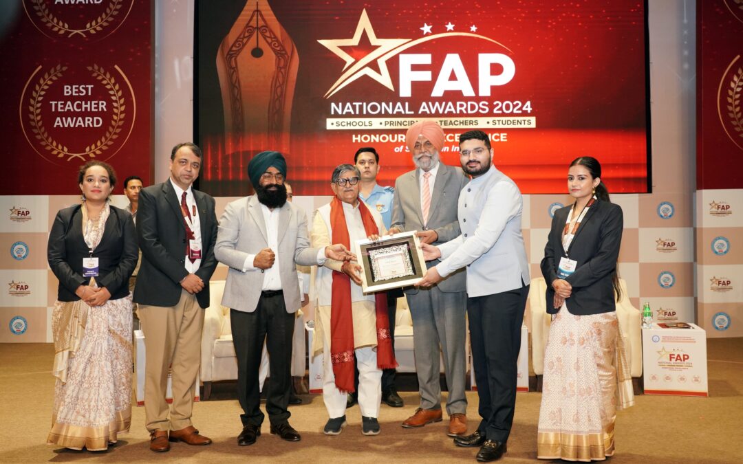 ਪੰਜਾਬ ਦੇ ਰਾਜਪਾਲ ਵੱਲੋਂ 576 ਪ੍ਰਾਈਵੇਟ ਸਕੂਲਾਂ ਦੇ ਅਧਿਆਪਕਾਂ ਨੂੰ ਮਿਆਰੀ ਸਿੱਖਿਆ ਵਿੱਚ ਬੇਮਿਸਾਲ ਯੋਗਦਾਨ ਲਈ ਸਨਮਾਨਿਤ ਕੀਤਾ ਗਿਆ।