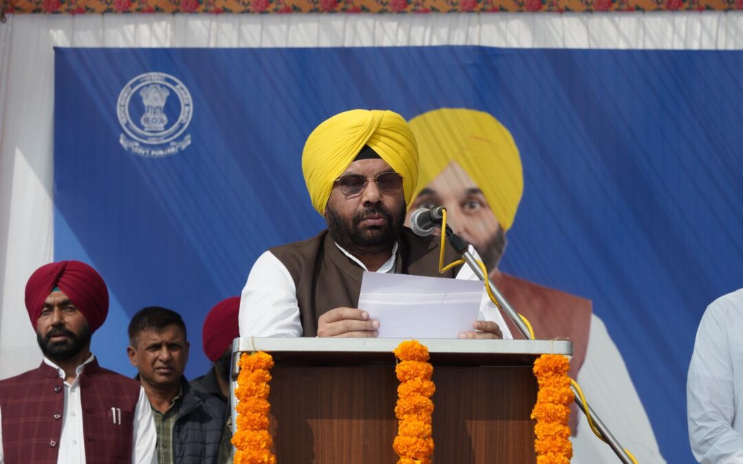 ਮੋਹਾਲੀ ’ਚ ਪੰਚਾਂ ਦਾ ਸਹੁੰ ਚੁੱਕ ਸਮਾਗਮ; ਲੋਕ ਨਿਰਮਾਣ ਤੇ ਬਿਜਲੀ ਵਿਭਾਗਾਂ ਦੇ ਮੰਤਰੀ ਹਰਭਜਨ ਸਿੰਘ ਈ ਟੀ ਓ ਵੱਲੋਂ ਪੰਚਾਇਤਾਂ ਨੂੰ ਧੜੇਬੰਦੀ ਤੋਂ ਉੱਪਰ ਉੱਠ ਕੇ ਕੰਮ ਕਰਨ ਦੀ ਅਪੀਲ