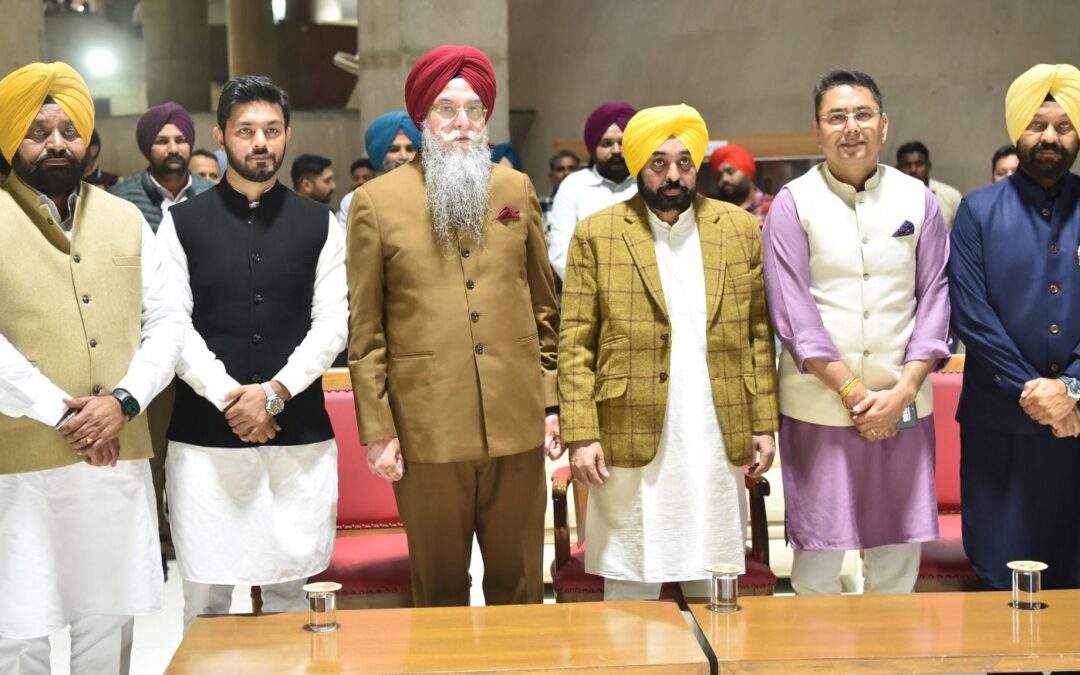 ਪੰਜਾਬ ਵਿਧਾਨ ਸਭਾ ਸਪੀਕਰ ਸੰਧਵਾਂ ਨੇ ਨਵੇਂ ਚੁਣੇ ਵਿਧਾਇਕਾਂ ਨੂੰ ਮੁੱਖ ਮੰਤਰੀ ਦੀ ਮੌਜੂਦਗੀ ਵਿੱਚ ਸਹੁੰ ਚੁਕਾਈ