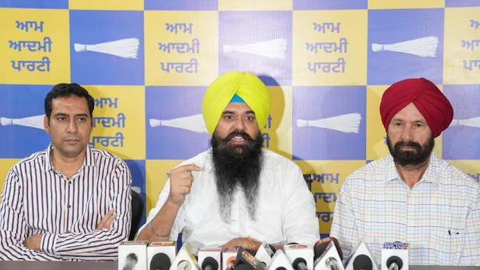 ਅਰਵਿੰਦ ਕੇਜਰੀਵਾਲ ‘ਤੇ 35 ਦਿਨਾਂ ‘ਚ ਕੀਤੇ 3 ਹਮਲੇ, ਜੇਕਰ ਦਿੱਲੀ ਦੇ ਸਾਬਕਾ ਮੁੱਖ ਮੰਤਰੀ ਹੀ ਸੁਰੱਖਿਅਤ ਨਹੀਂ ਤਾਂ ਦਿੱਲੀ ਦੇ ਲੋਕਾਂ ਦਾ ਕੀ ਹੋਵੇਗਾ?