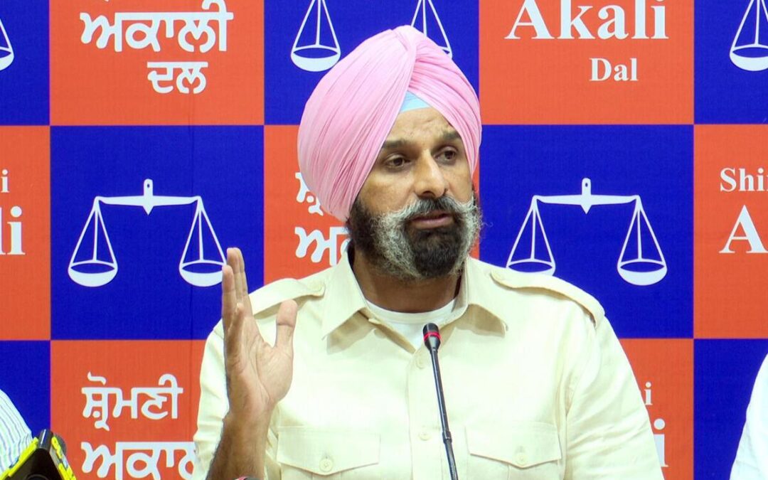 ਸਰਦਾਰ ਬਿਕਰਮ ਸਿੰਘ ਮਜੀਠੀਆ ਨੇ ਆਪਣੀ ਪਾਰਟੀ ਵਿਰੁੱਧ ‘ਆਪ’ ਮਹਿਲਾ ਵਿੰਗ ਪ੍ਰਧਾਨ ਦੀ ਬਗਾਵਤ ਦਾ ਸਮਰਥਨ ਕੀਤਾ