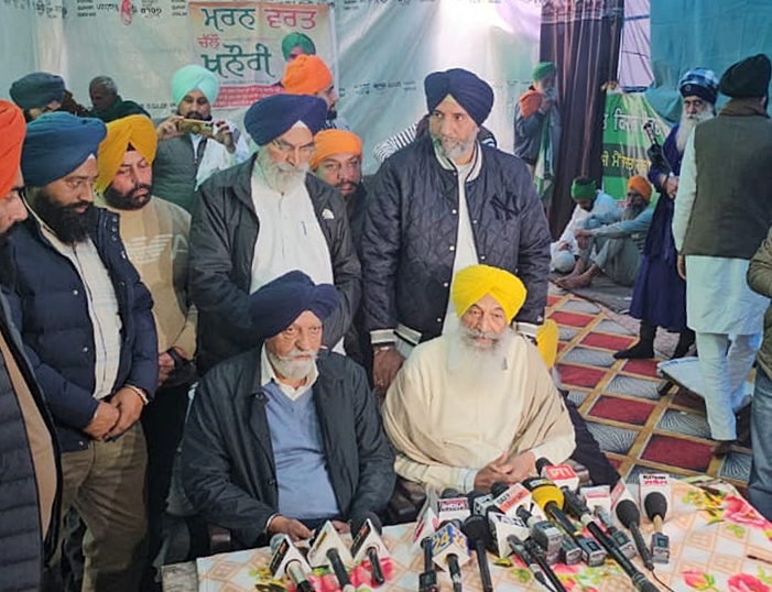 ਬਲਵਿੰਦਰ ਸਿੰਘ ਭੂੰਦੜ ਨੇ ਬਜ਼ੁਰਗ ਕਿਸਾਨ ਆਗੂ ਜਗਜੀਤ ਸਿੰਘ ਡੱਲੇਵਾਲ ਦੀ ਜਾਨ ਬਚਾਉਣ ਲਈ ਸਿਆਸੀ ਪਾਰਟੀਆਂ ਅਤੇ ਕਿਸਾਨ ਜਥੇਬੰਦੀਆਂ ਨੂੰ ਸਾਂਝੇ ਤੌਰ ‘ਤੇ ਕੰਮ ਕਰਨ ਦੀ ਅਪੀਲ ਕੀਤੀ।