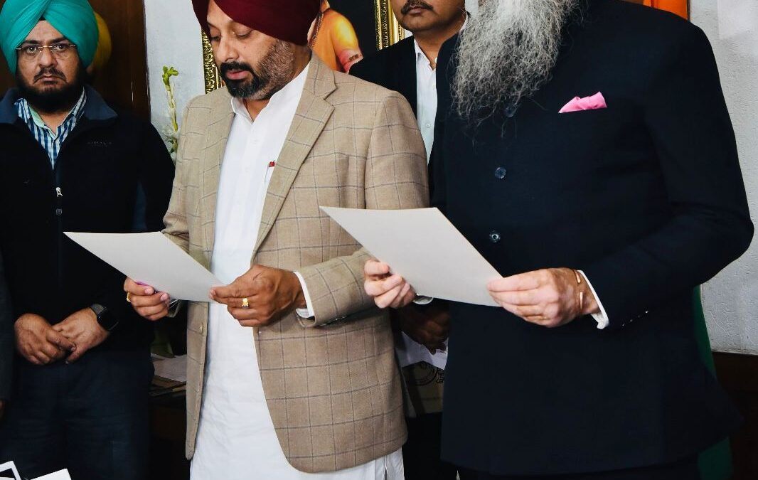 ਸਪੀਕਰ ਸੰਧਵਾਂ ਨੇ ਕੁਲਦੀਪ ਸਿੰਘ ਕਾਲ਼ਾ ਢਿੱਲੋਂ ਨੂੰ ਵਿਧਾਇਕ ਵਜੋਂ ਸਹੁੰ ਚੁਕਾਈ