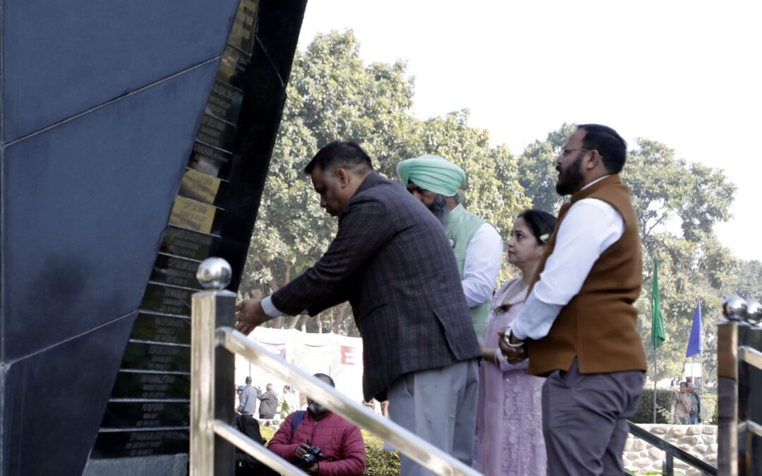 ਮੇਅਰ ਨੇ ਟੇਰੇਸਡ ਗਾਰਡਨ ਚੰਡੀਗੜ ਵਿਖੇ 3 ਦਿਨਾਂ ਕ੍ਰਾਈਸੈਂਥਮਮ ਸ਼ੋਅ ਦਾ ਉਦਘਾਟਨ ਕੀਤਾ