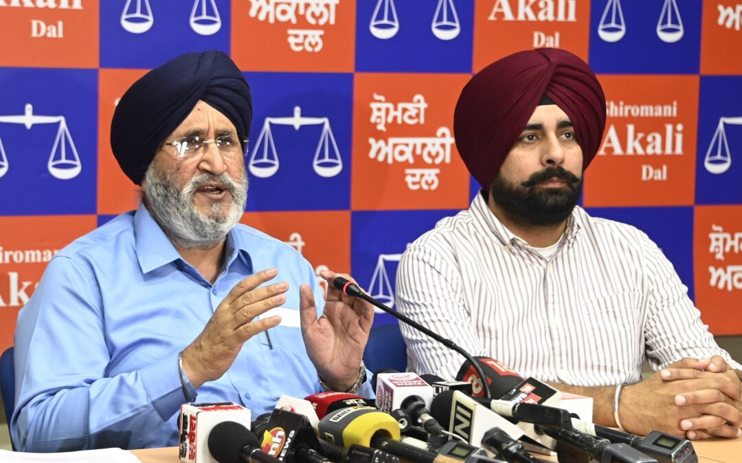 ਕੇਜਰੀਵਾਲ ਤੇ ਭਗਵੰਤ ਵਿਧਾਇਕ ਨਰੇਸ਼ ਯਾਦਵ ਜਿਸਨੂੰ ਬੇਅਦਬੀ ਮਾਮਲੇ ਵਿਚ ਦੋਸ਼ੀ ਕਰਾਰ ਦਿੱਤਾ ਗਿਆ, ਦੇ ਮਾਮਲੇ ਵਿਚ ਅਪੀਲ ਵਾਪਸ ਕਿਉਂ ਲੈਣਾ ਚਾਹੁੰਦੀ ਸੀ: ਅਕਾਲੀ ਦਲ