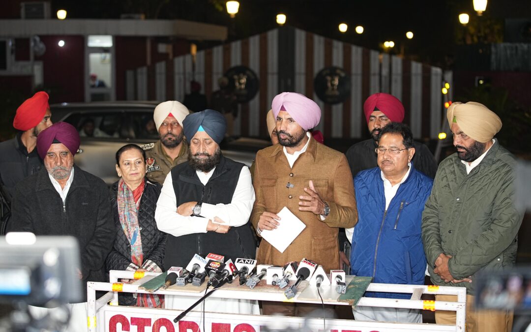 ਪੰਜਾਬ ਕਾਂਗਰਸ ਨੇ ਪੰਜਾਬ ਦੇ ਰਾਜਪਾਲ ਨੂੰ ਅੰਮ੍ਰਿਤਸਰ ਦੇ ਮੇਅਰ ਦੀ ਮੁੜ ਚੋਣ ਦੀ ਮੰਗ ਕਰਨ ਲਈ ਮੈਮੋਰੰਡਮ ਸੌਂਪਿਆ