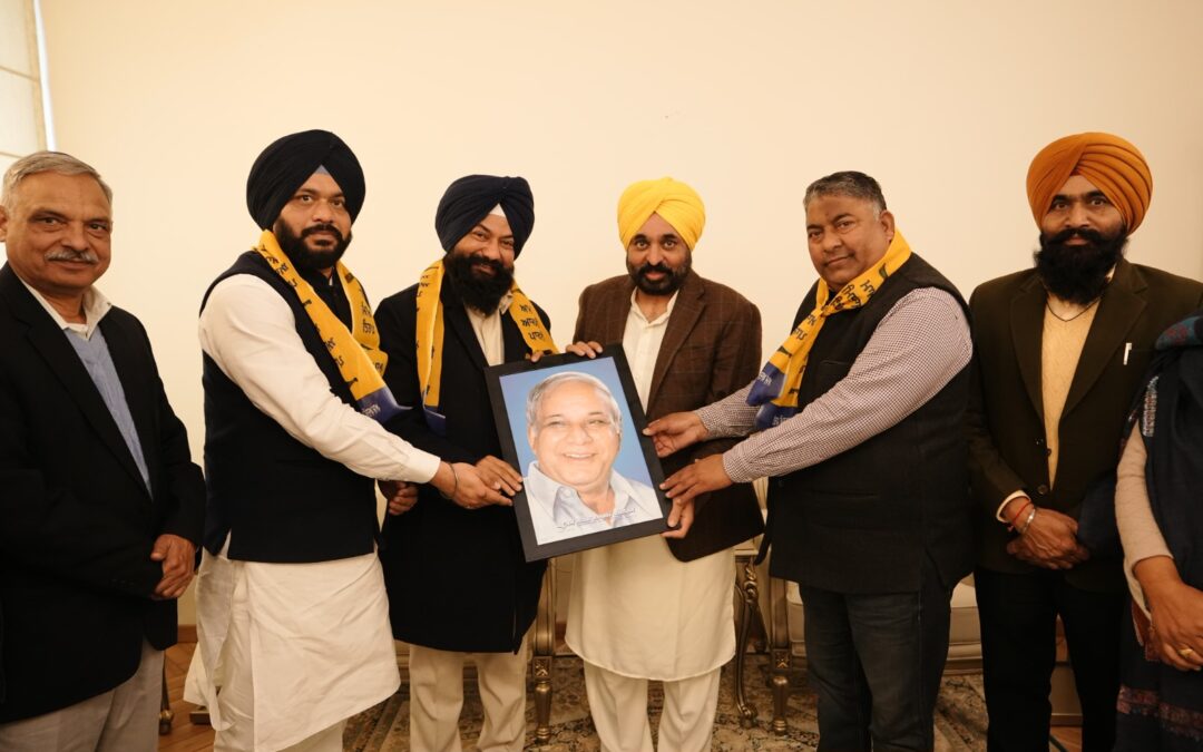 ਬਸਪਾ ਪੰਜਾਬ ਦੇ ਸਾਬਕਾ ਪ੍ਰਧਾਨ ਜਸਵੀਰ ਸਿੰਘ ਗੜ੍ਹੀ ਹੋਏ ਆਮ ਆਦਮੀ ਪਾਰਟੀ ਵਿੱਚ  ਸ਼ਾਮਲ, ਆਪ ਨੂੰ  ਅੰਬੇਡਕਰ ਅਤੇ ਕਾਂਸ਼ੀ ਰਾਮ ਦੇ ਆਦਰਸ਼ਾਂ ਦਾ ਸੱਚਾ ਮਾਰਗ ਦਰਸ਼ਕ ਦੱਸਿਆ