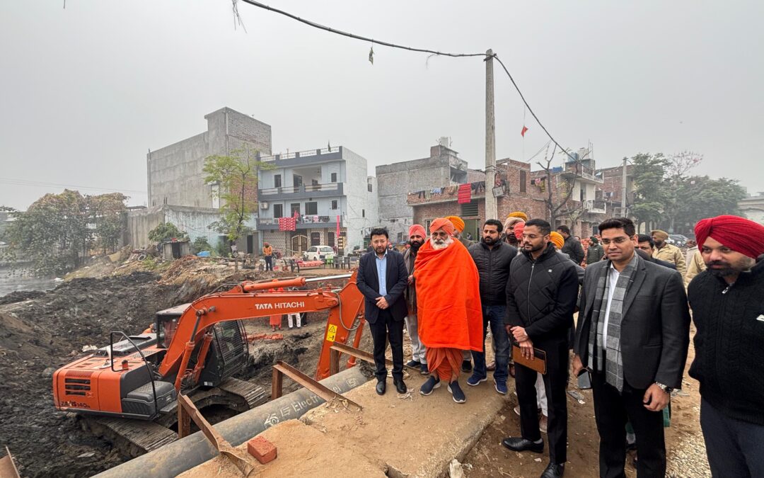 ਸਥਾਨਕ ਸਰਕਾਰਾਂ ਮੰਤਰੀ ਡਾ. ਰਵਜੋਤ ਸਿੰਘ ਨੇ ਰਾਜ ਸਭਾ ਮੈਂਬਰ ਸੀਚੇਵਾਲ ਨਾਲ ਗਊਸ਼ਾਲਾ ਆਈ.ਪੀ.ਐਸ ਸਾਈਟ ਨੇੜੇ ਅਸਥਾਈ ਪੰਪਿੰਗ ਸਟੇਸ਼ਨ ਸਥਾਪਤ ਕਰਨ ਲਈ ਚੱਲ ਰਹੇ ਕੰਮਾਂ ਦਾ ਕੀਤਾ ਨਿਰੀਖਣ