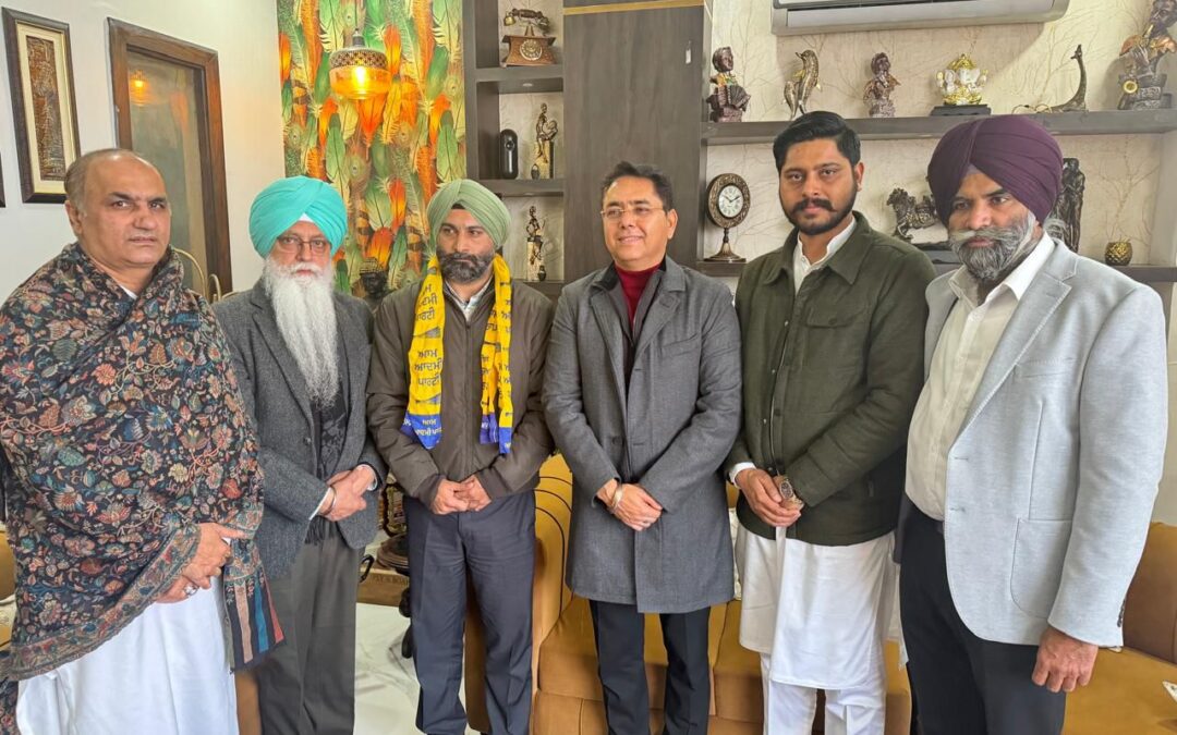 ਅੰਮ੍ਰਿਤਸਰ ਨਗਰ ਨਿਗਮ ‘ਚ ਆਮ ਆਦਮੀ ਪਾਰਟੀ ਹੋਈ ਮਜ਼ਬੂਤ, 4 ਆਜ਼ਾਦ ਕੌਂਸਲਰ ਪਾਰਟੀ ‘ਚ ਸ਼ਾਮਲ